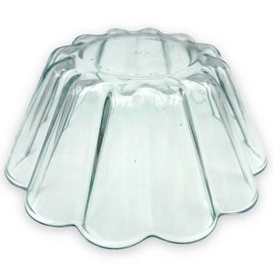 PYREX Vintage Glass Scalloped edge Bowl Jello mold parfait Trifle 20cm France